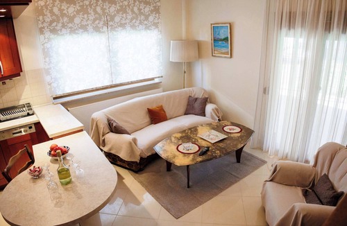Maniakoi House | Anastasia's Kastoria Cozy Modern Garden Retreat