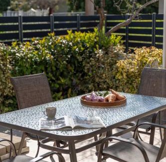 Archea Korinthos Apartment | Ancient Corinth Acrocorinth Castle View & Patio