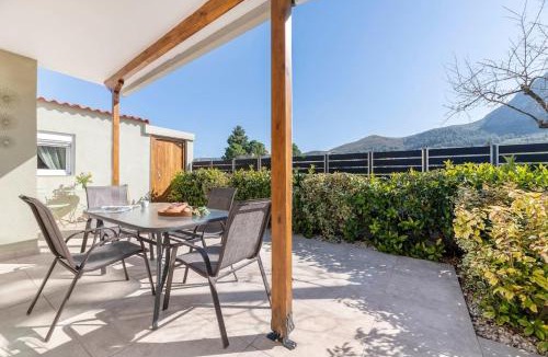 Archea Korinthos Apartment | Ancient Corinth Acrocorinth Castle View & Patio