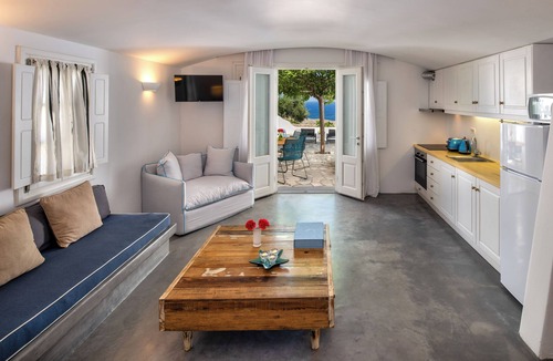 Kamari Hotel | Anema Boutique Hotel & Villas Santorini