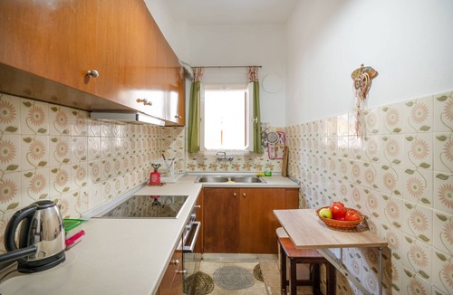 Kanoni Apartment | Anthia: Balcony and BBQ, 3 min to Airport, WiFi, Aircon
