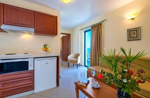 Dempla Hotel | Antilia Apts