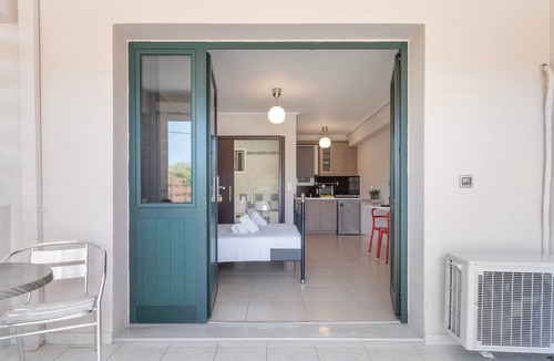 Kalligoni Apartment | Apartment 'Alexandros Amea' with Mountain View, Wi-Fi and Air Conditioning