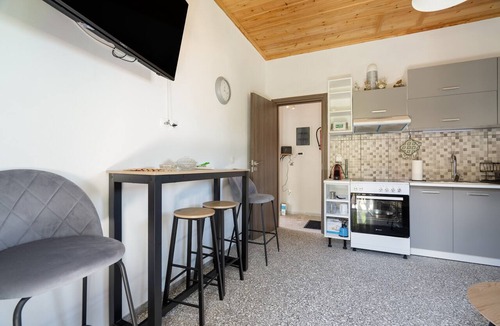 Chortata Apartment | Apartment 'Anna's House B' with Mountain View, Wi-Fi and Air Conditioning