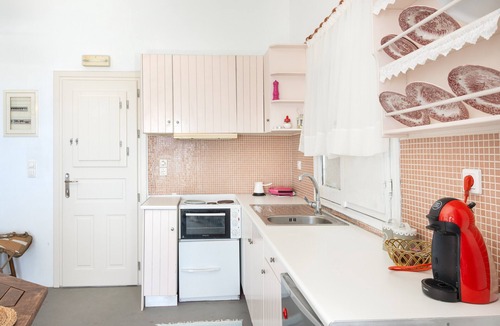 Sikinos Apartment | Apartment 'Antiparos' with Sea View, Pet-Friendly