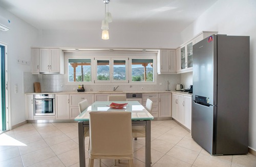 Naxos Apartment | Apartment 'Bernie House 2' with Mountain View, Wi-Fi and Air Conditioning