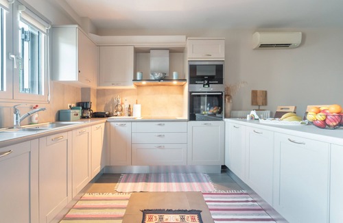 Karavomylos Apartment | Apartment 'D' Angelo 4' with Private Garden, Wi-Fi and Air Conditioning