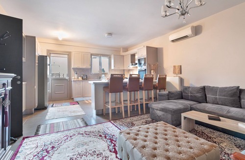Karavomylos Apartment | Apartment 'D' Angelo 4' with Private Garden, Wi-Fi and Air Conditioning