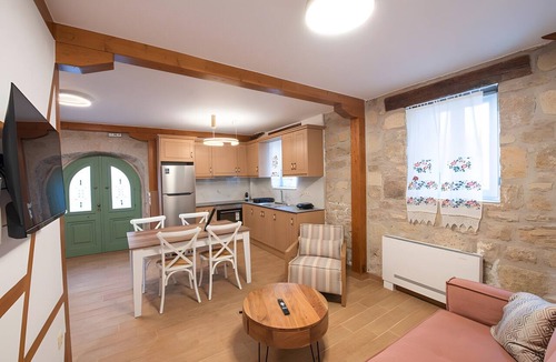 Lazarata Apartment | Apartment 'Dervisia Stone Houses 3' with Mountain View, Wi-Fi and Air Conditioning