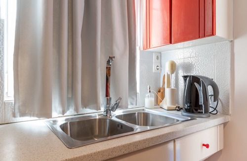 Salamis Apartment | Apartment 'Estia' with Shared Terrace, Wi-Fi and Air Conditioning