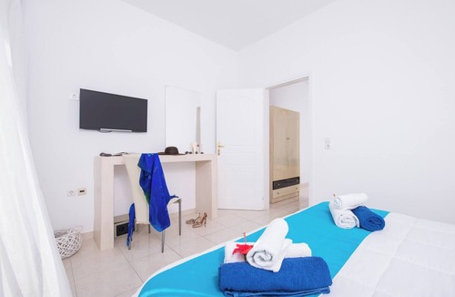Agios Georgios Bed & Breakfast | Apartment Garden View, 3 guests in a family hotel