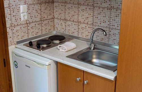 Koinira Apartment | Apartment 'Green Bay House Thassos' with Wi-Fi and Air Conditioning