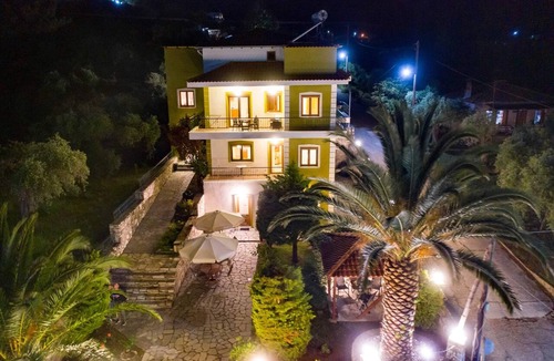 Koinira Apartment | Apartment 'Green Bay House Thassos' with Wi-Fi and Air Conditioning