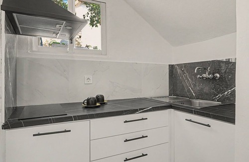 Petalidi Apartment | Apartment 'Kagias 1' with Sea View, Wi-Fi and Air Conditioning