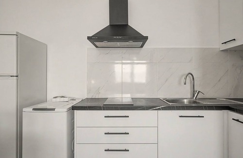 Messini Apartment | Apartment 'Kagias 2' with Sea View, Wi-Fi and Air Conditioning