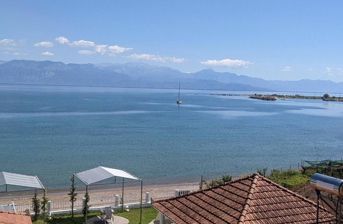 Messini Apartment | Apartment 'Kagias 3' with Private Terrace, Wi-Fi and Air Conditioning