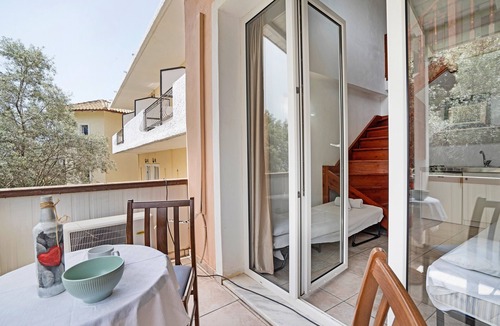 Perigiali Apartment | Apartment 'Mezoneta 4' with Sea View and Air Conditioning