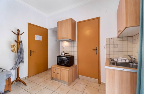 Nikiana Apartment | Apartment "Nikoleta 2" with Sea View, Terrace & Wi-Fi