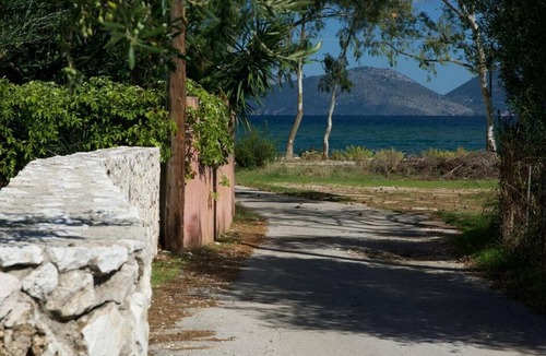Sami Apartment | Apartment 'Sami Beach Villas Nefeli' with Mountain View, Wi-Fi and Air Conditioning