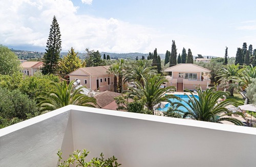 Svoronata Apartment | Apartment 'Sea View 2' with Shared Pool, Wi-Fi and Air Conditioning