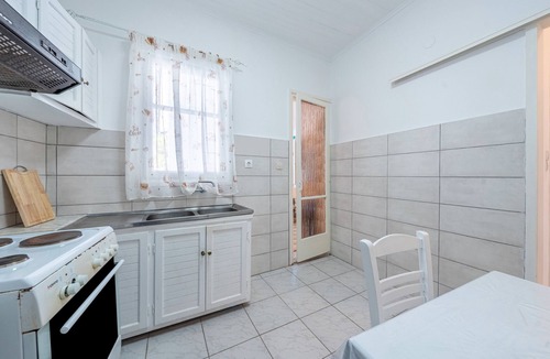 Limni Apartment | Apartment 'Spiaggia Bianca' with Sea View, Wi-Fi and Air Conditioning