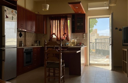 Kamilari Apartment | Apartment 'Spitiko 1' with Sea View, Shared Terrace and Wi-Fi