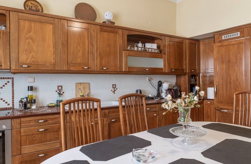 Nafplion City Centre Apartment | Apartment 'The Pirate's Mansion' with Mountain View, Wi-Fi and Air Conditioning