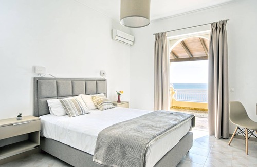 Agios Georgios Pagon Apartment | Apartment with sea view - 50 m from the sandy beach - 2 bedrooms