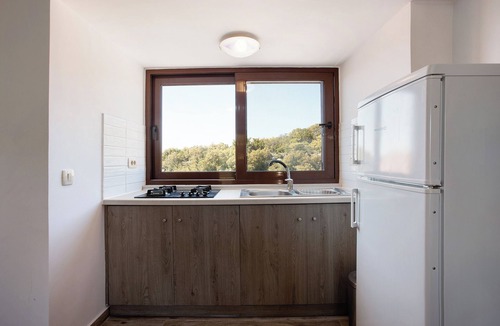Volimai Apartment | Apartment 'Wild Fig Retreat Sirocco' with Shared Pool, Wi-Fi and Air Conditioning