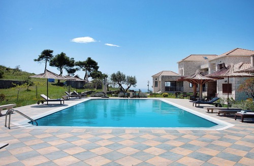 Volimai Apartment | Apartment 'Wild Fig Retreat Sirocco' with Shared Pool, Wi-Fi and Air Conditioning