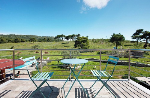 Volimai Apartment | Apartment 'Wild Fig Retreat Sirocco' with Shared Pool, Wi-Fi and Air Conditioning
