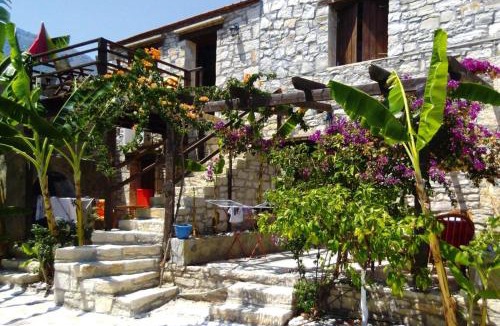 Vlichada Apartment | Apartment with Paid Sauna