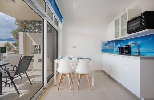 Makry Gialos Apartment | Apartment with Sea View Close to the Beach