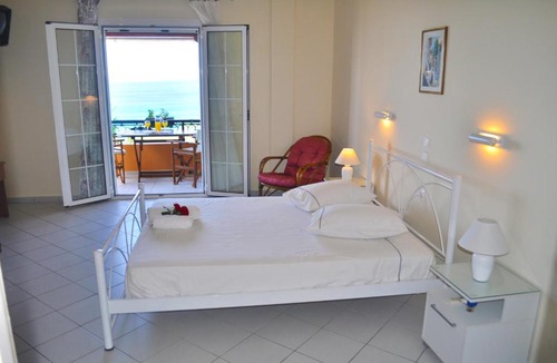 Sinarades Apartment | Apartments Papadatos - Pelekas Beach, Corfu