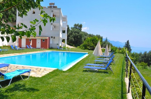 Sinarades Apartment | Apartments with pool Adonis