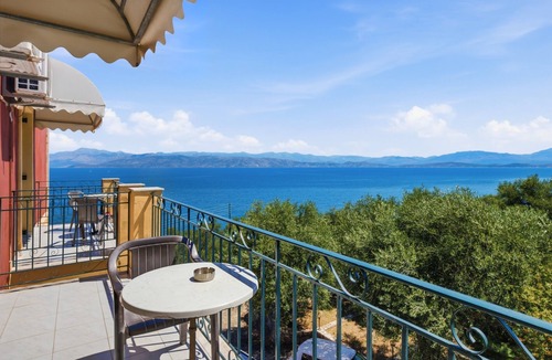 Apraos Apartment | Apraos Bay Hotel Room 5 Studio with Sea View, Wi-Fi and Air Conditioning