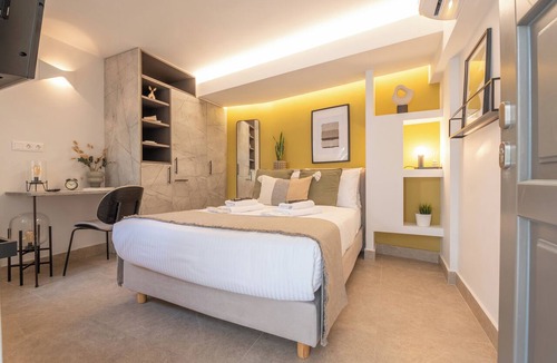 Plaka Hotel | Apt 6 ground floor studio with patio