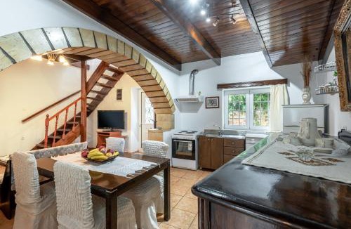Akrotiri Apartment | Aroni Cretan comfortable house - Hamam suites Aroni
