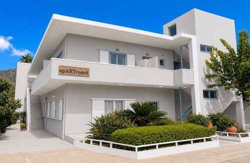 Palaiochora Apartment | Art Studio | 80m from the Beach with Balcony & Private Parking
