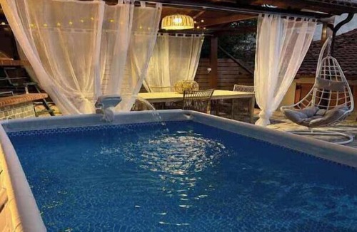 Arta Apartment | Arta Wood & Stone Traditional Villa Central Stay