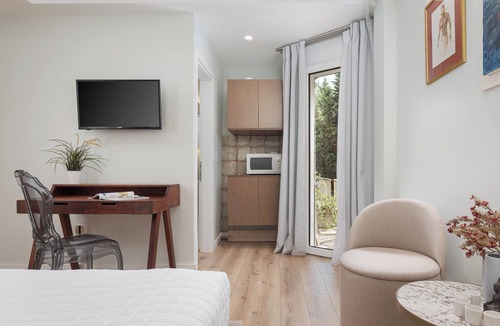 Mets Apartment | Artemis Apartment, Olympian Zeus Apartments