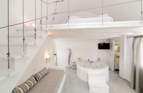 Megalochori Hotel | Artemis Suites