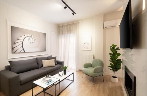 Filopappou Apartment | Artsy Loft in the heart of Koukaki