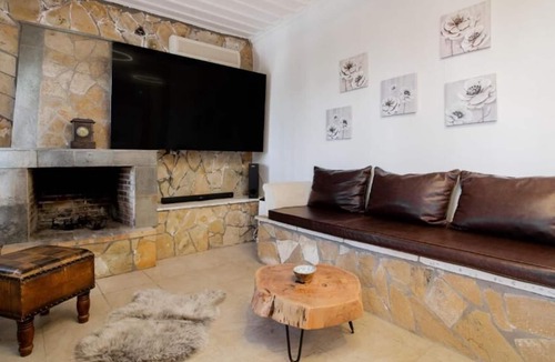 Lagopodo Villa | Astarte Villas - The Pine Tree Villa With Pool
