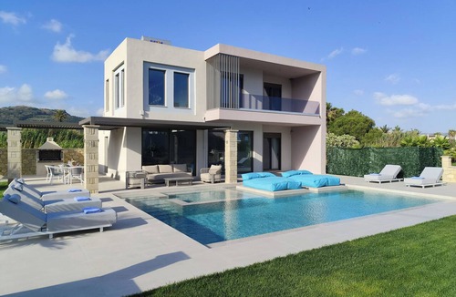 Nopigia House | Atrium luxure villa