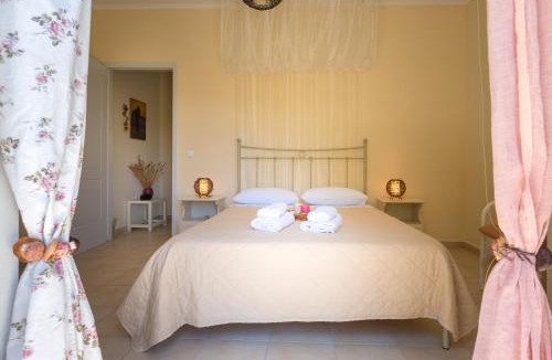 Asprogerakata Apartment | Avelia Pink
