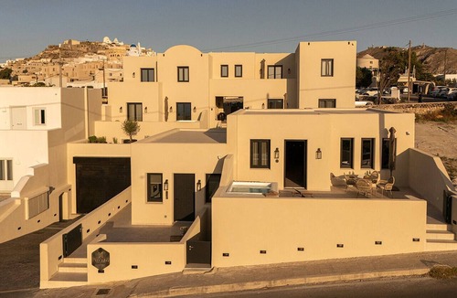 Pyrgos Apartment | Avento Luxury Suites