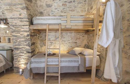 Ano Siros Apartment | Azura, traditional residence in Ano Syros