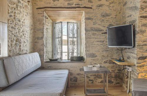 Ano Siros Apartment | Azura, traditional residence in Ano Syros