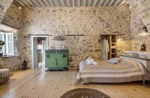 Ano Siros Apartment | Azura, traditional residence in Ano Syros